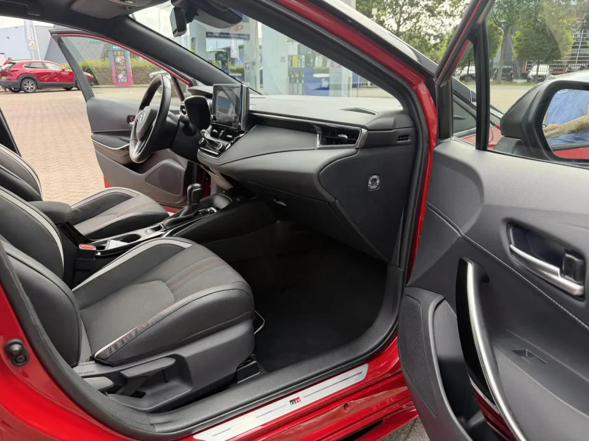 1.8 Hybrid GR-Sport