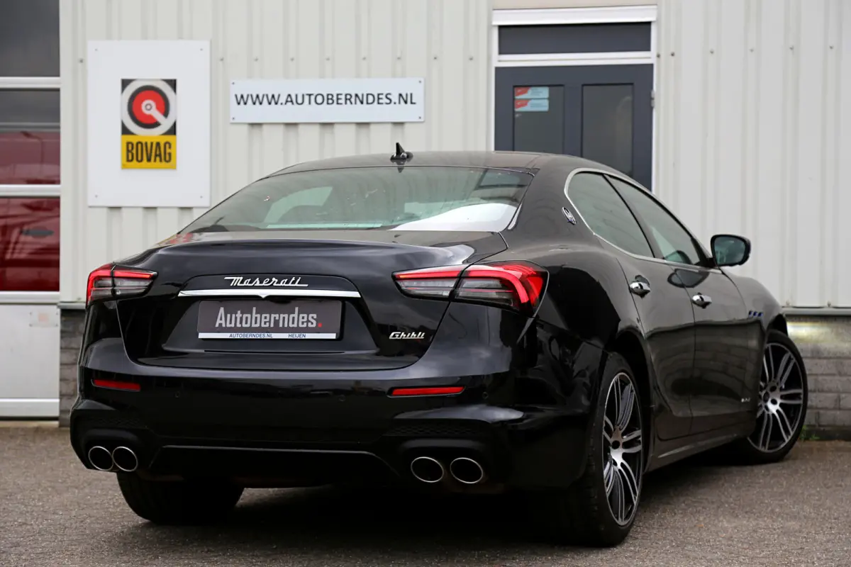 2.0 MHEV GranLusso*Perfect Maserati Onderh.*Softclose/Dubbel Glas/ACC met stuurhulp/H&K/DAB/Apple Carplay-Android/Keyless Entry+Go/Camera/Stoelverw./Stuurverw./Memorie/VOL*