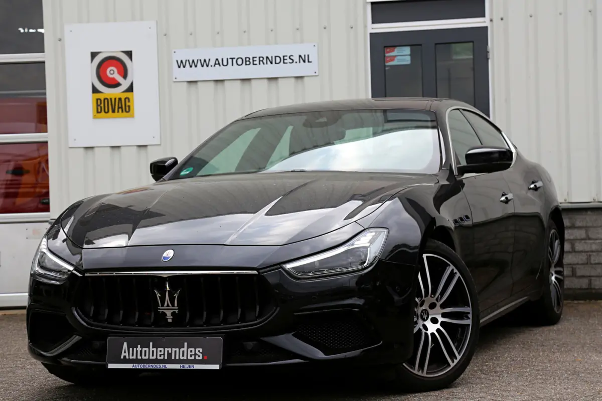 2.0 MHEV GranLusso*Perfect Maserati Onderh.*Softclose/Dubbel Glas/ACC met stuurhulp/H&K/DAB/Apple Carplay-Android/Keyless Entry+Go/Camera/Stoelverw./Stuurverw./Memorie/VOL*