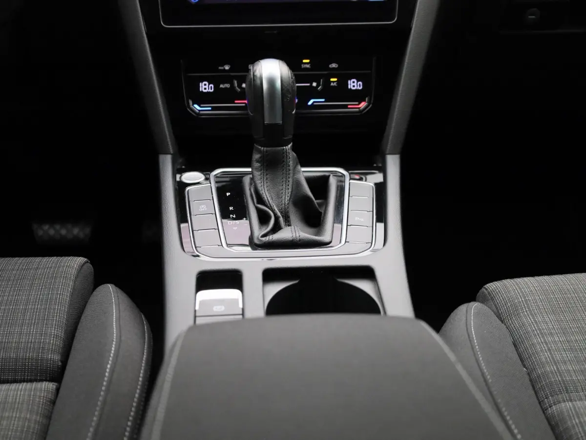 2.0 TDI 90kW DSG Style Business AUTOMAAT | VIRTUEEL | NAVIGATIE | CAMERA | PDC | SPORTSTOELEN | APPLE CARPLAY | ADAPTIEVE CRUISE | CLIMA | 12 MAANDEN  BOVAG GARANTIE |