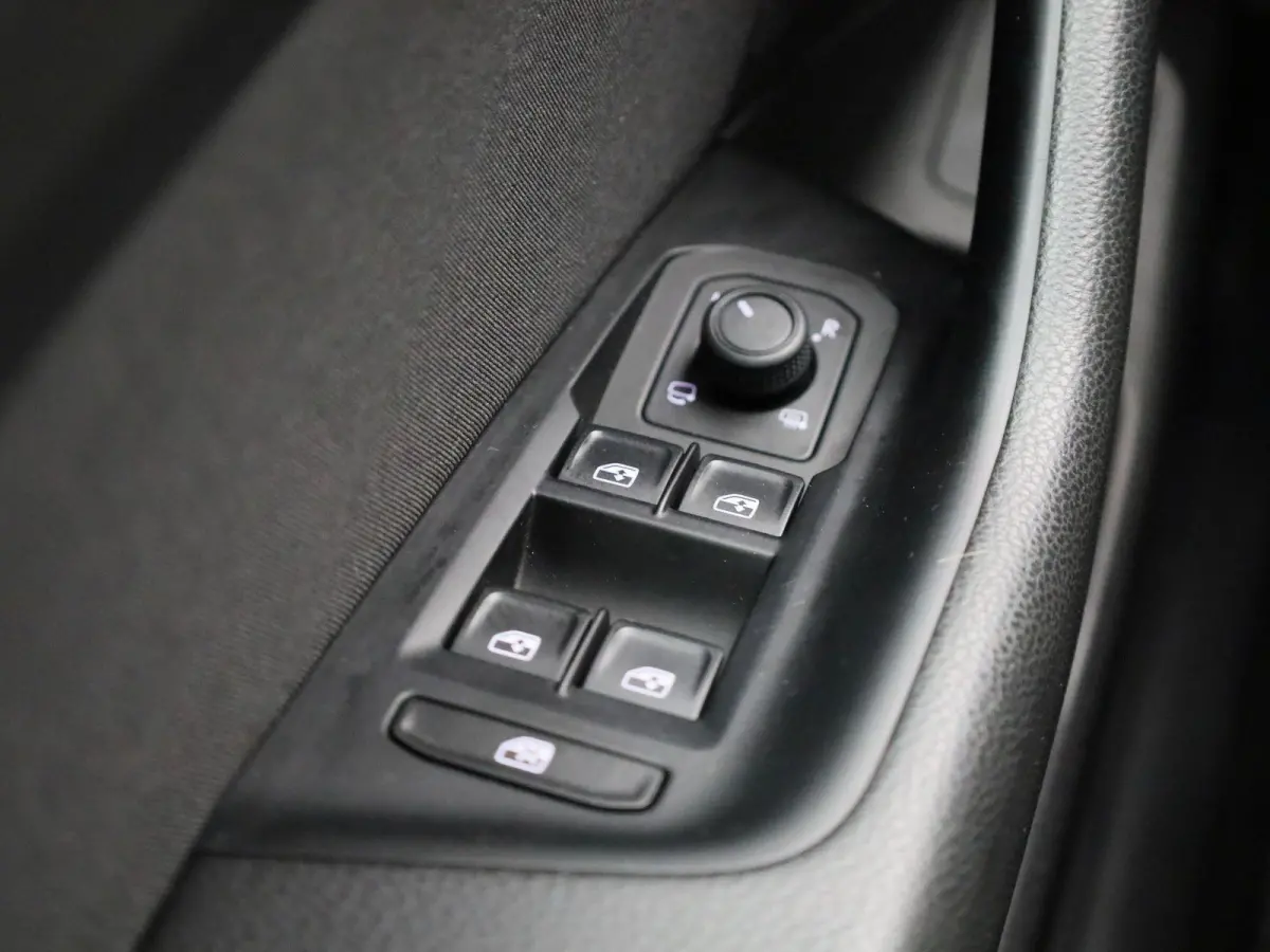 2.0 TDI 90kW DSG Style Business AUTOMAAT | VIRTUEEL | NAVIGATIE | CAMERA | PDC | SPORTSTOELEN | APPLE CARPLAY | ADAPTIEVE CRUISE | CLIMA | 12 MAANDEN  BOVAG GARANTIE |