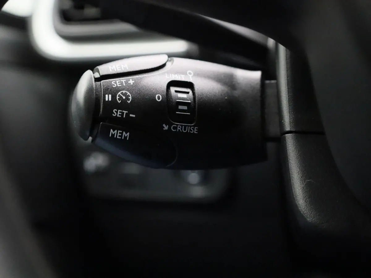 1.2 PureTech Feel | APPLE CARPLAY - ANDROID AUTO | NAVIGATIE | CRUISE CONTROL | CLIMATE CONTROL |