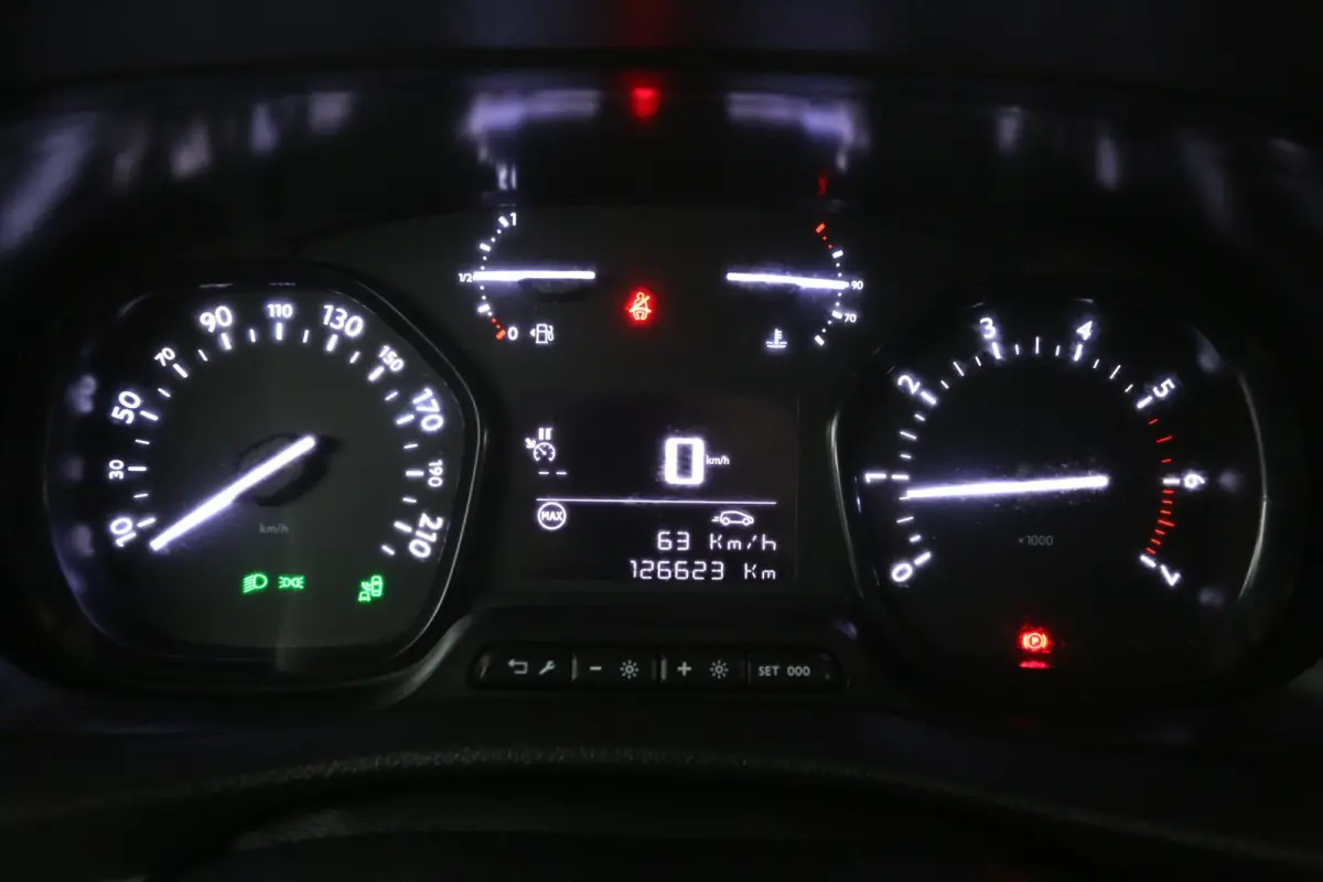 2.0 BlueHDI 145PK L3H1 | Dubbele Cabine | Airco | Camera | Cruise | Carplay | Trekhaak | 2xSchuifdeur