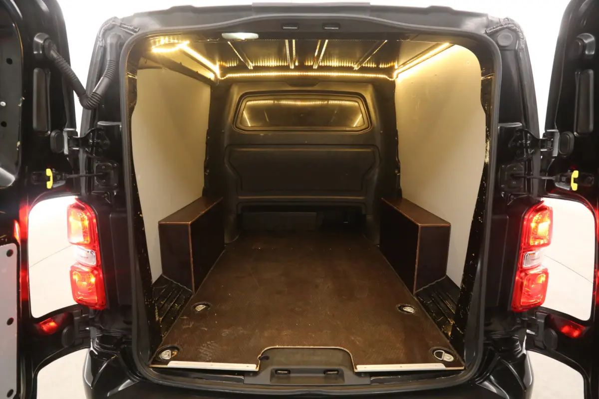 2.0 BlueHDI 144PK L3H1 | Dubbele Cabine | Airco | Camera | Cruise | Carplay | Trekhaak | 2xSchuifdeur