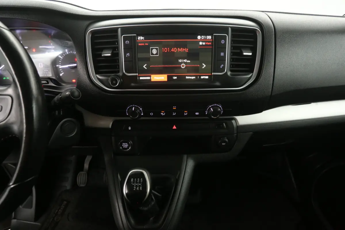 2.0 BlueHDI 145PK L3H1 | Dubbele Cabine | Airco | Camera | Cruise | Carplay | Trekhaak | 2xSchuifdeur