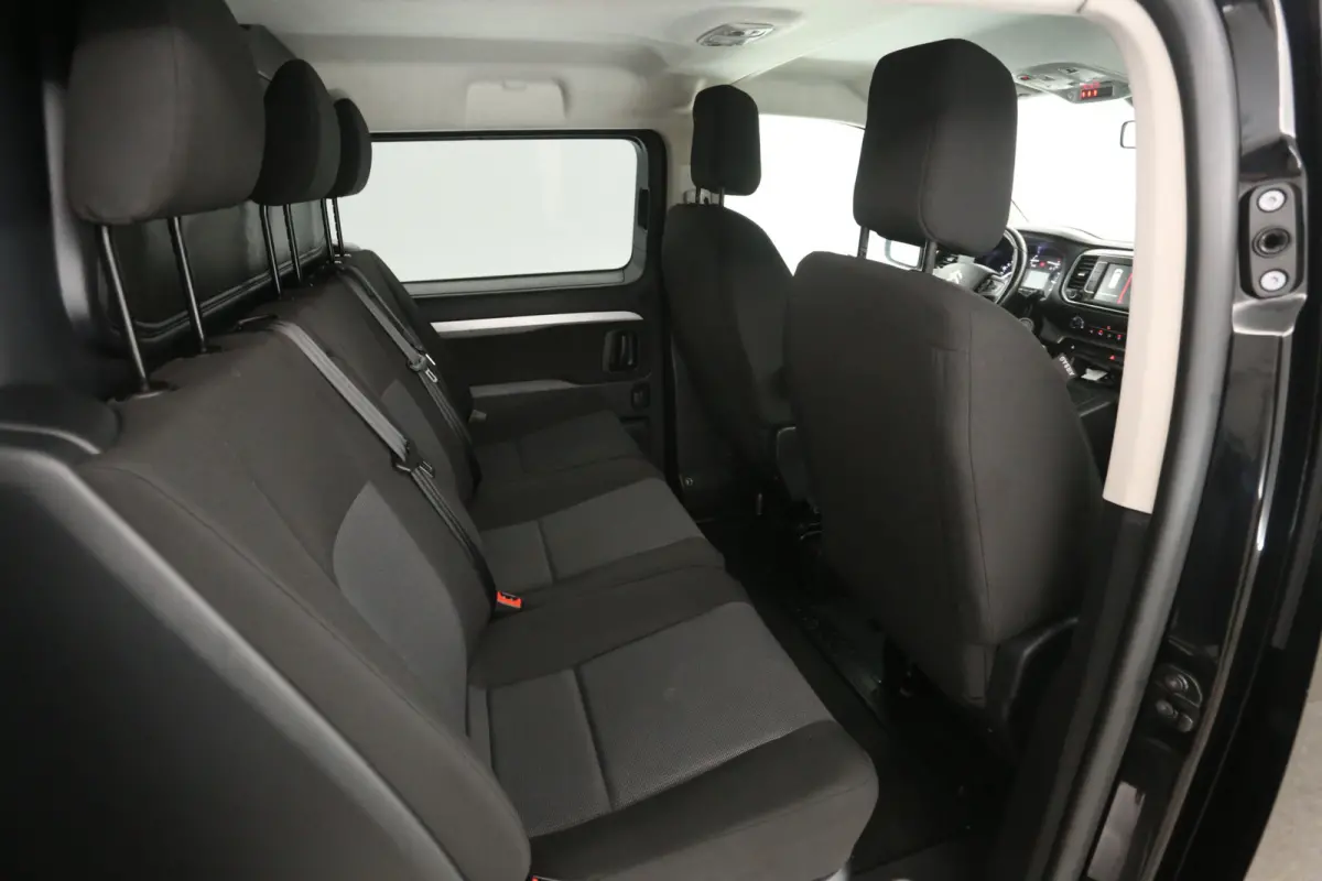 2.0 BlueHDI 144PK L3H1 | Dubbele Cabine | Airco | Camera | Cruise | Carplay | Trekhaak | 2xSchuifdeur