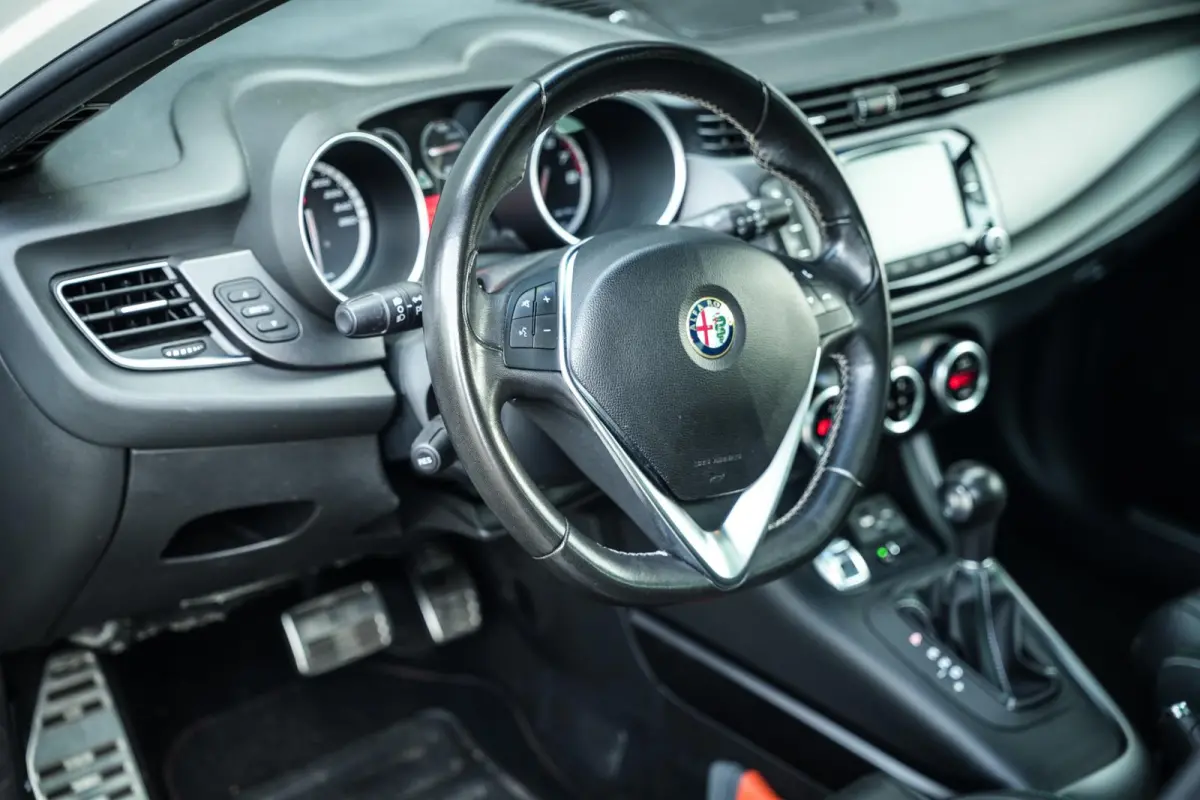 1.750 Turbo Veloce | Org. NL-Auto! | Panoramadak | Xenon | Cruise Control | Bianco Pastello | Navi |