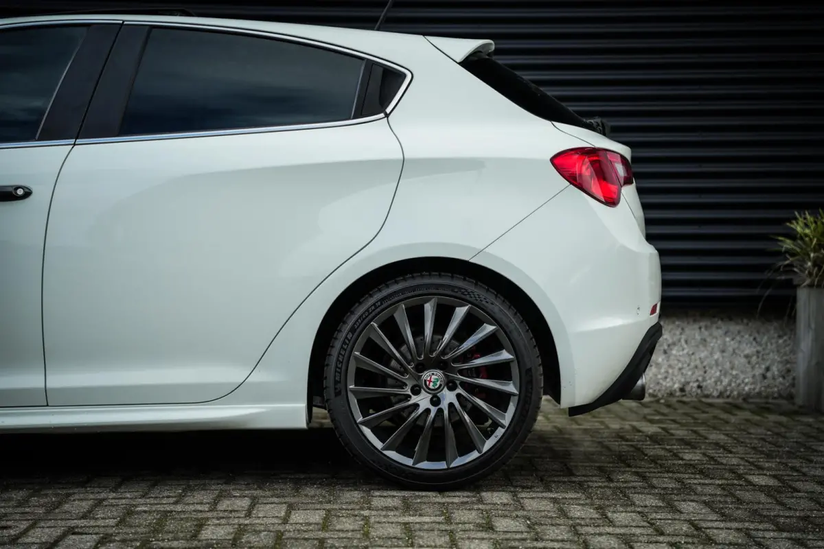 1.750 Turbo Veloce | Org. NL-Auto! | Panoramadak | Xenon | Cruise Control | Bianco Pastello | Navi |