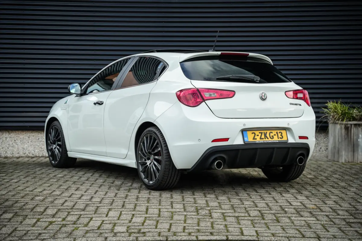 1.750 Turbo Veloce | Org. NL-Auto! | Panoramadak | Xenon | Cruise Control | Bianco Pastello | Navi |