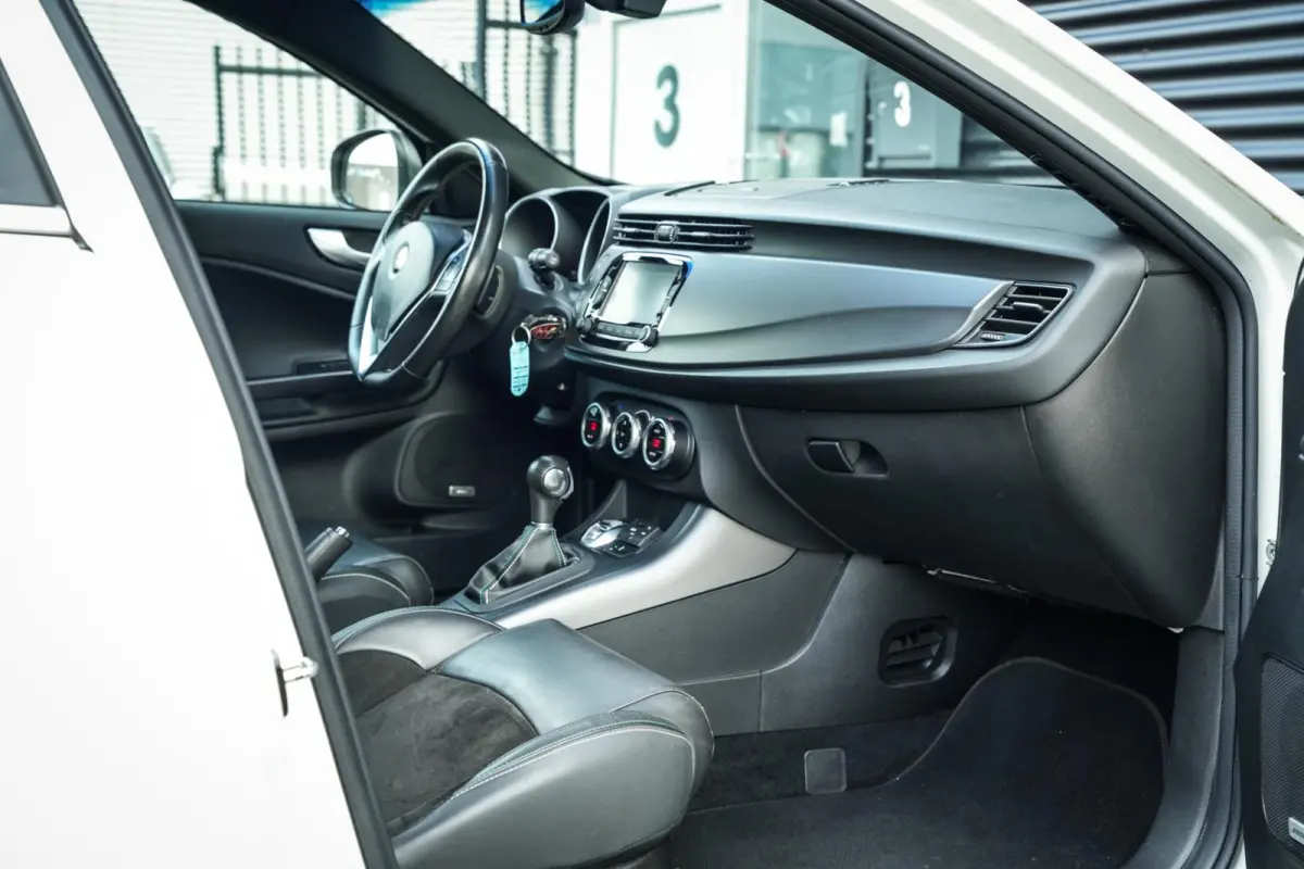 1.750 Turbo Veloce | Org. NL-Auto! | Panoramadak | Xenon | Cruise Control | Bianco Pastello | Navi |