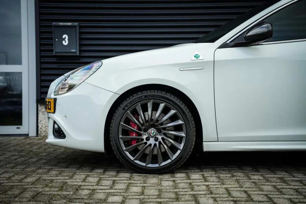 1.750 Turbo Veloce | Org. NL-Auto! | Panoramadak | Xenon | Cruise Control | Bianco Pastello | Navi |