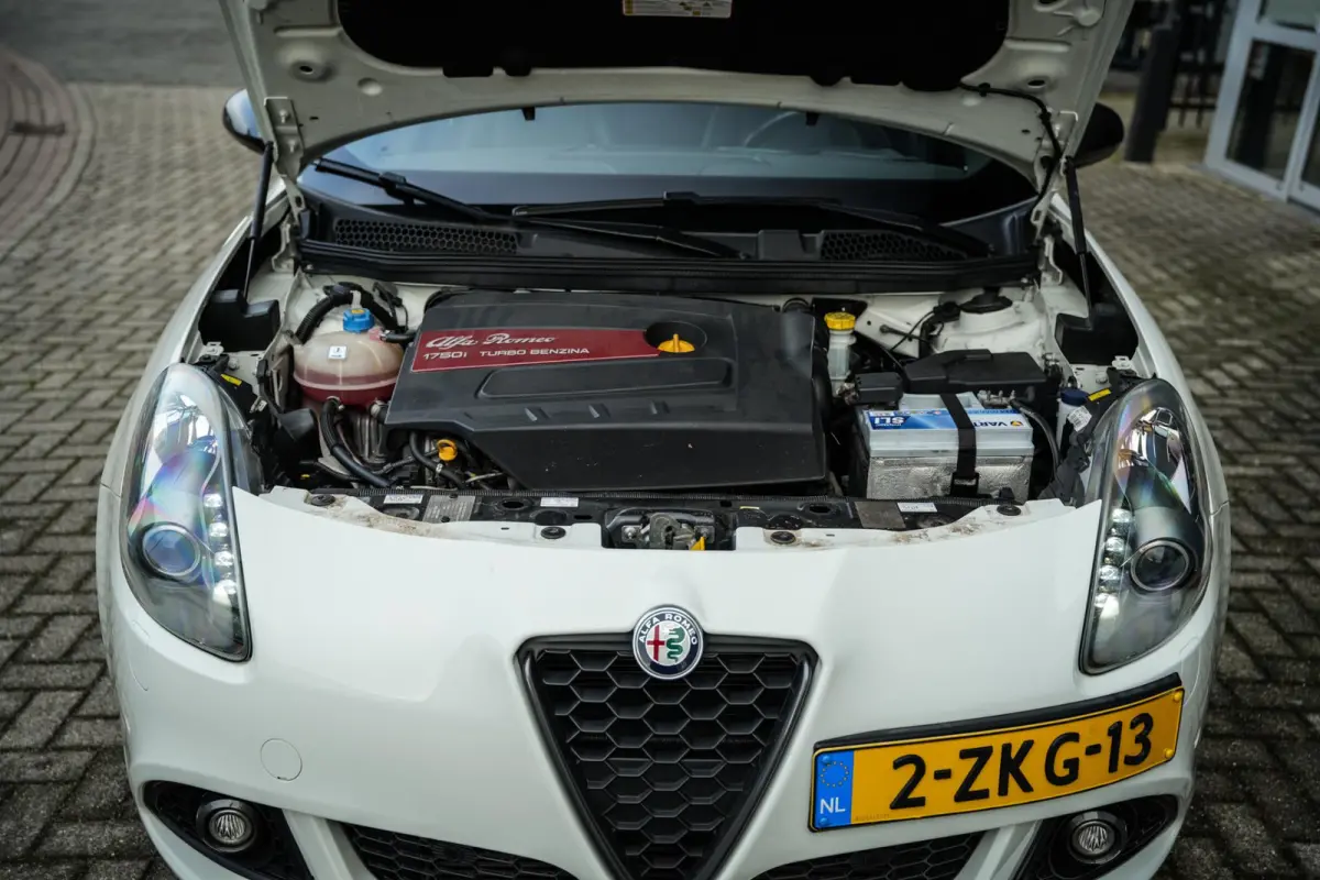 1.750 Turbo Veloce | Org. NL-Auto! | Panoramadak | Xenon | Cruise Control | Bianco Pastello | Navi |