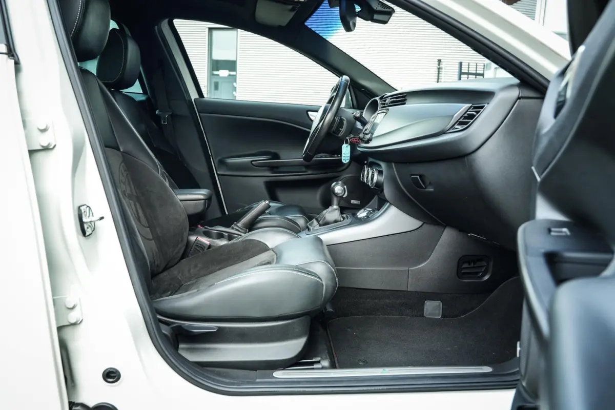 1.750 Turbo Veloce | Org. NL-Auto! | Panoramadak | Xenon | Cruise Control | Bianco Pastello | Navi |