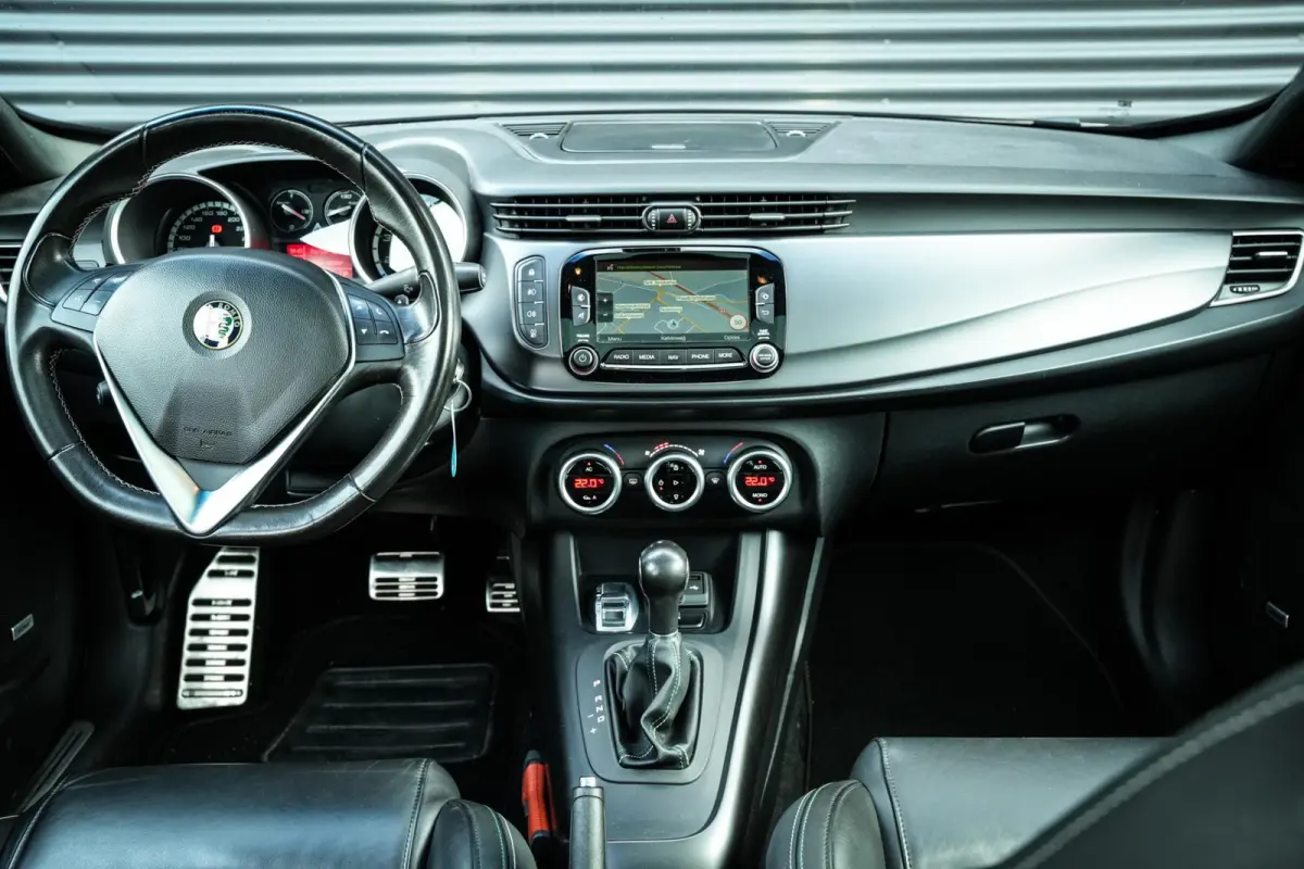 1.750 Turbo Veloce | Org. NL-Auto! | Panoramadak | Xenon | Cruise Control | Bianco Pastello | Navi |
