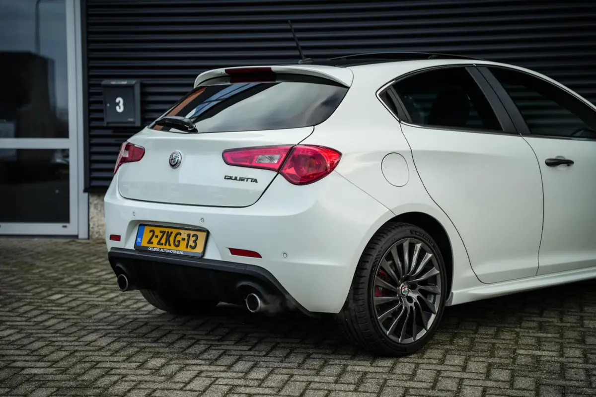 1.750 Turbo Veloce | Org. NL-Auto! | Panoramadak | Xenon | Cruise Control | Bianco Pastello | Navi |