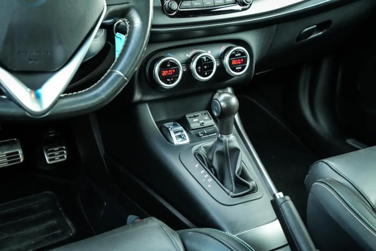 1.750 Turbo Veloce | Org. NL-Auto! | Panoramadak | Xenon | Cruise Control | Bianco Pastello | Navi |