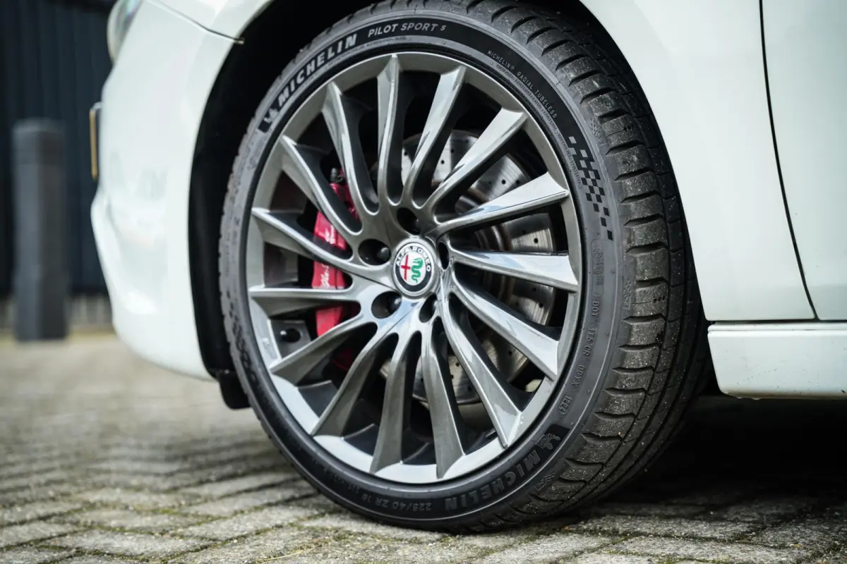 1.750 Turbo Veloce | Org. NL-Auto! | Panoramadak | Xenon | Cruise Control | Bianco Pastello | Navi |