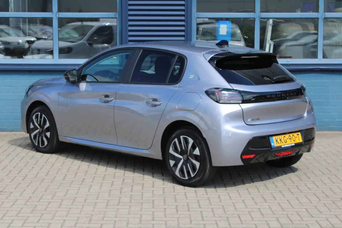 Business, (2025-H0) 51 kWh | CAMERA | NAVI | DRAADLOOS CARPLAY | KEYLESS START | SENSOREN VOOR EN ACHTER |