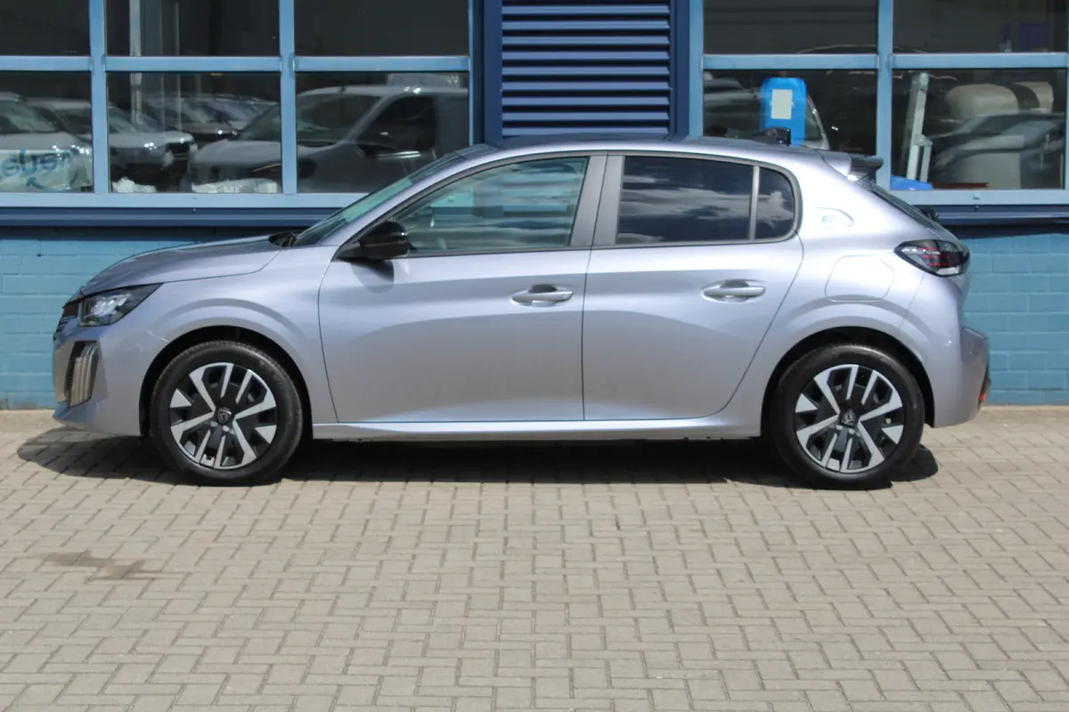 Business, (2025-H0) 51 kWh | CAMERA | NAVI | DRAADLOOS CARPLAY | KEYLESS START | SENSOREN VOOR EN ACHTER |