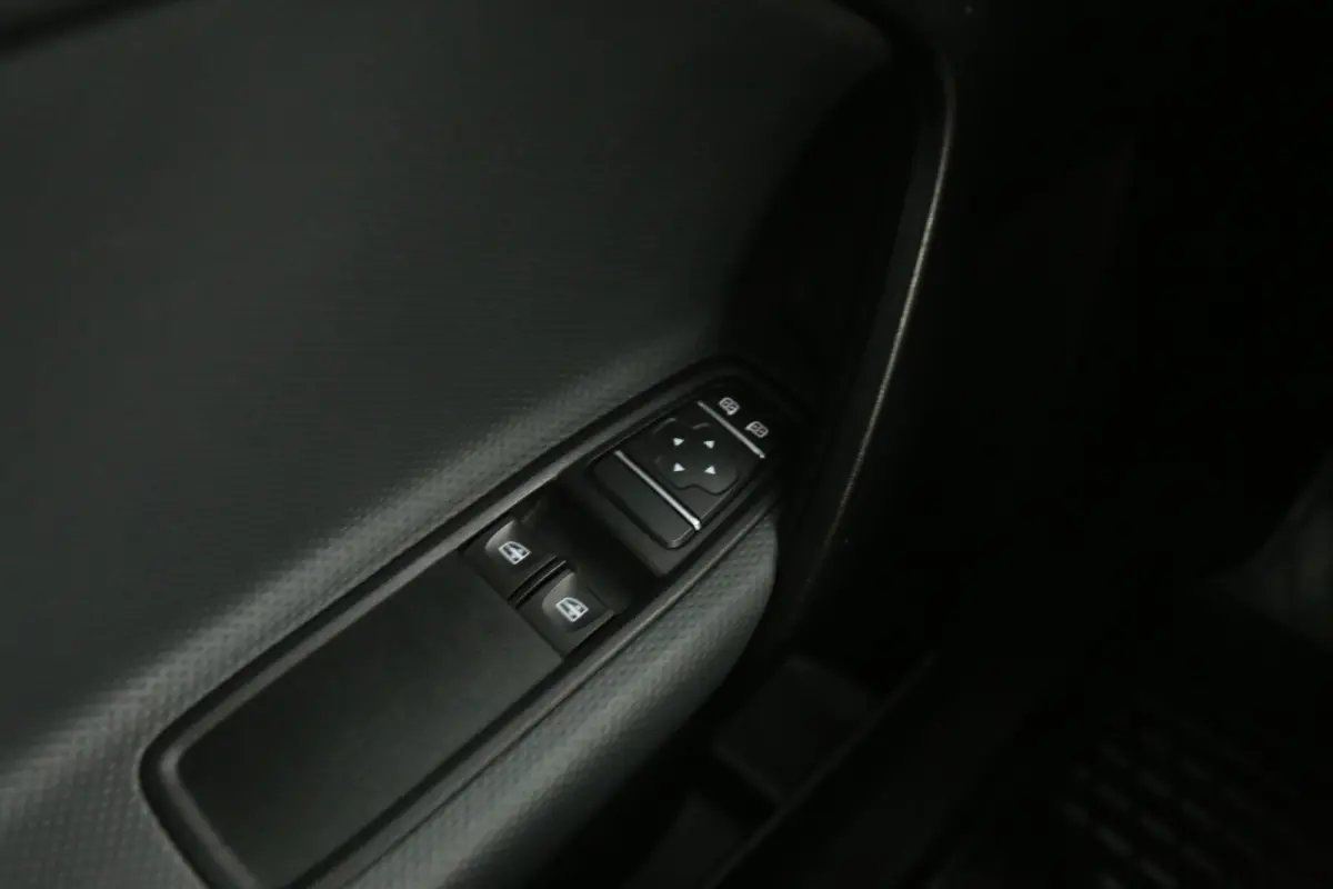 110 102PK | Benzine | 3 Zits | Airco | Cruise | Carplay | Trekhaak | Parkeersens.