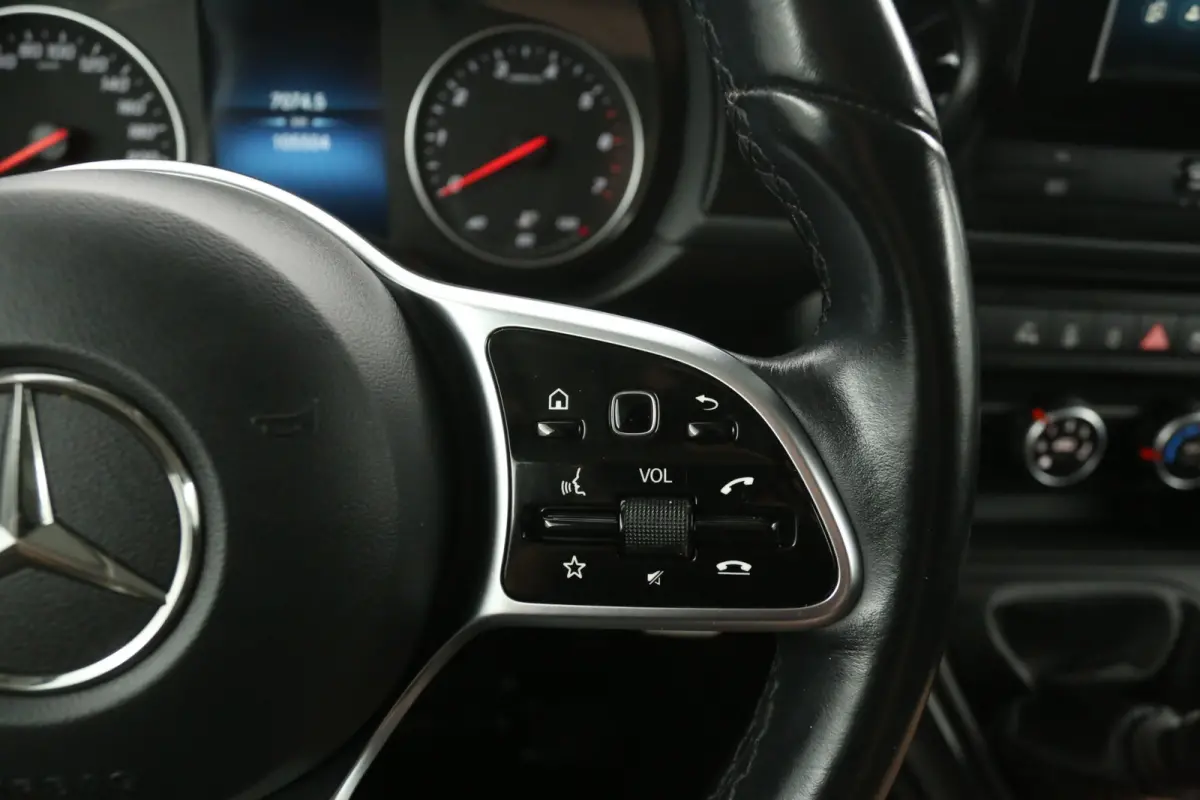 110 102PK | Benzine | 3 Zits | Airco | Cruise | Carplay | Trekhaak | Parkeersens.