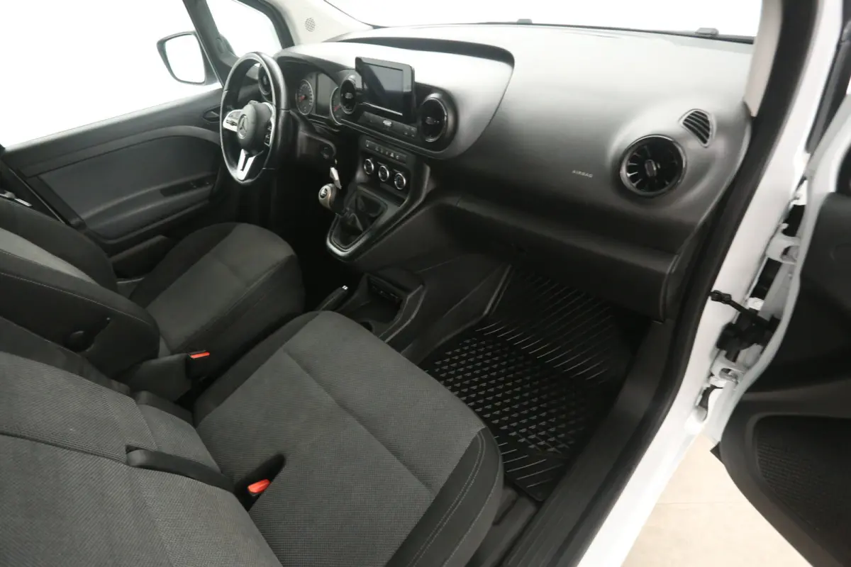 110 102PK | Benzine | 3 Zits | Airco | Cruise | Carplay | Trekhaak | Parkeersens.