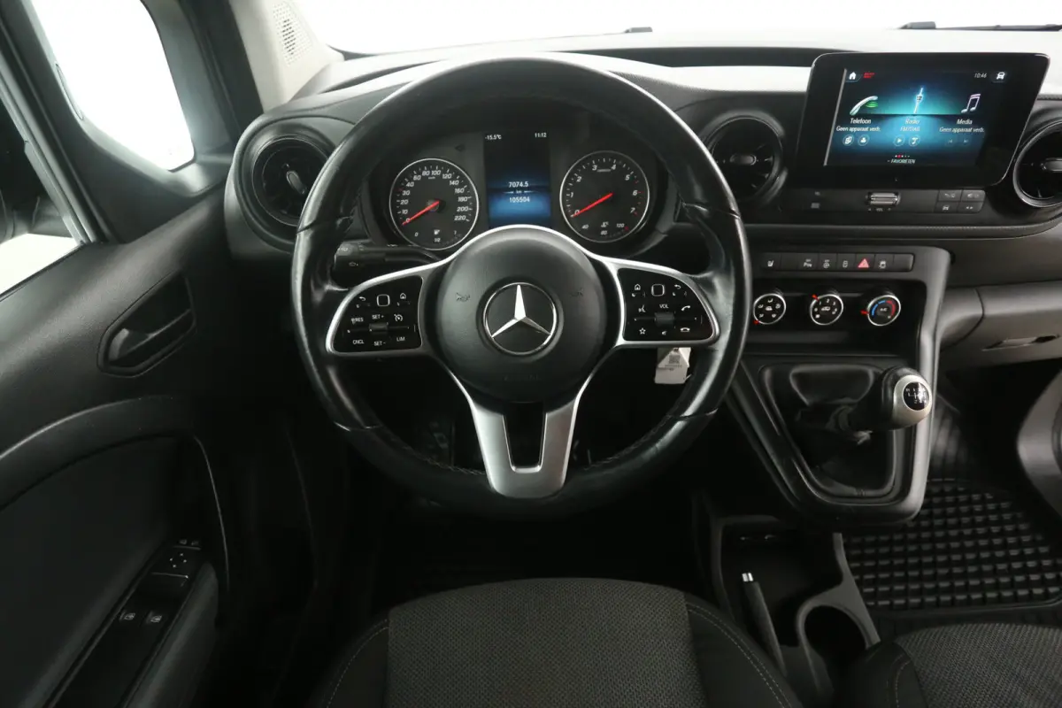 110 102PK | Benzine | 3 Zits | Airco | Cruise | Carplay | Trekhaak | Parkeersens.
