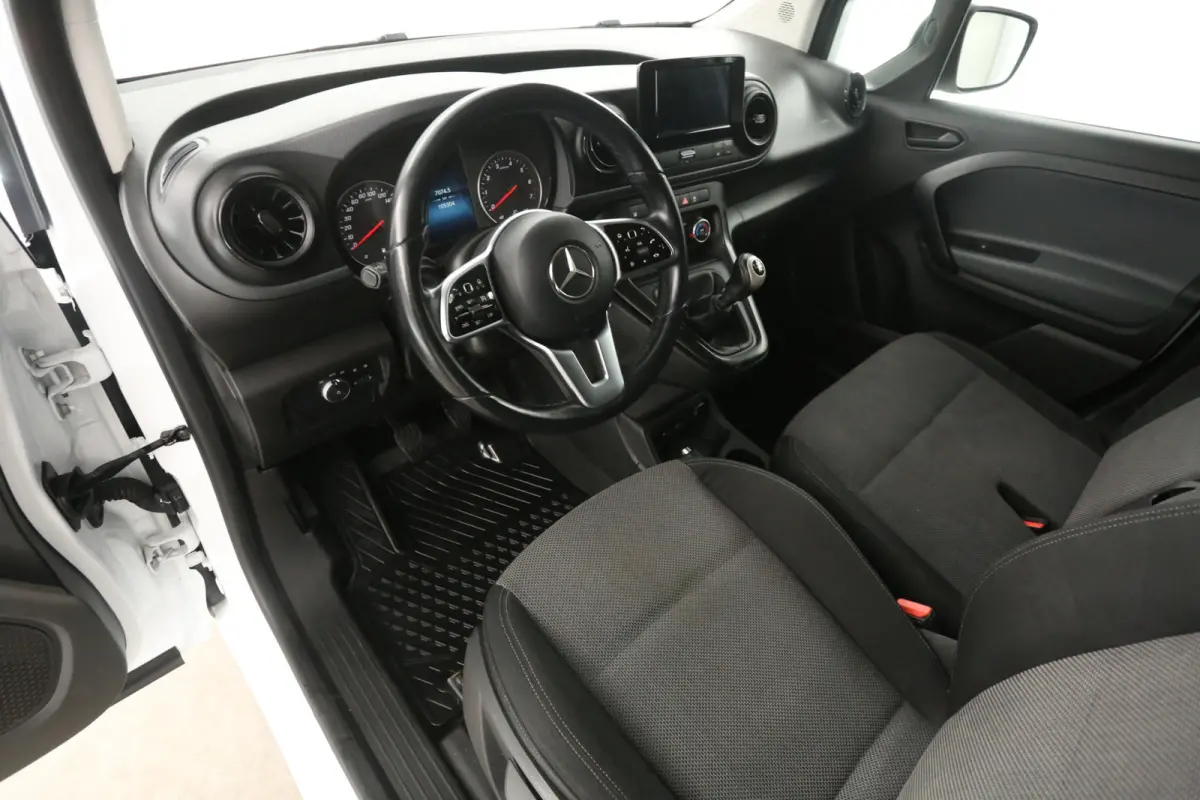 110 102PK | Benzine | 3 Zits | Airco | Cruise | Carplay | Trekhaak | Parkeersens.