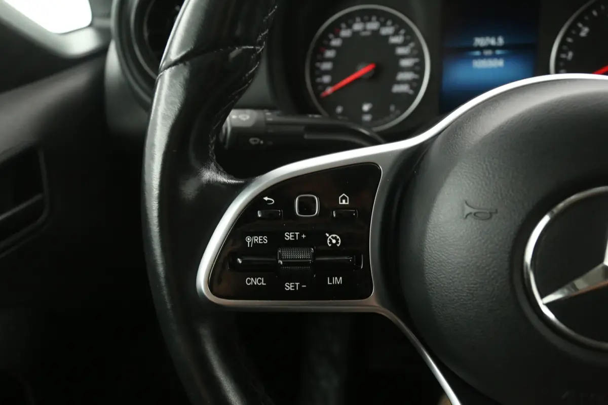 110 102PK | Benzine | 3 Zits | Airco | Cruise | Carplay | Trekhaak | Parkeersens.