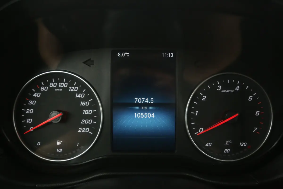 110 102PK | Benzine | 3 Zits | Airco | Cruise | Carplay | Trekhaak | Parkeersens.