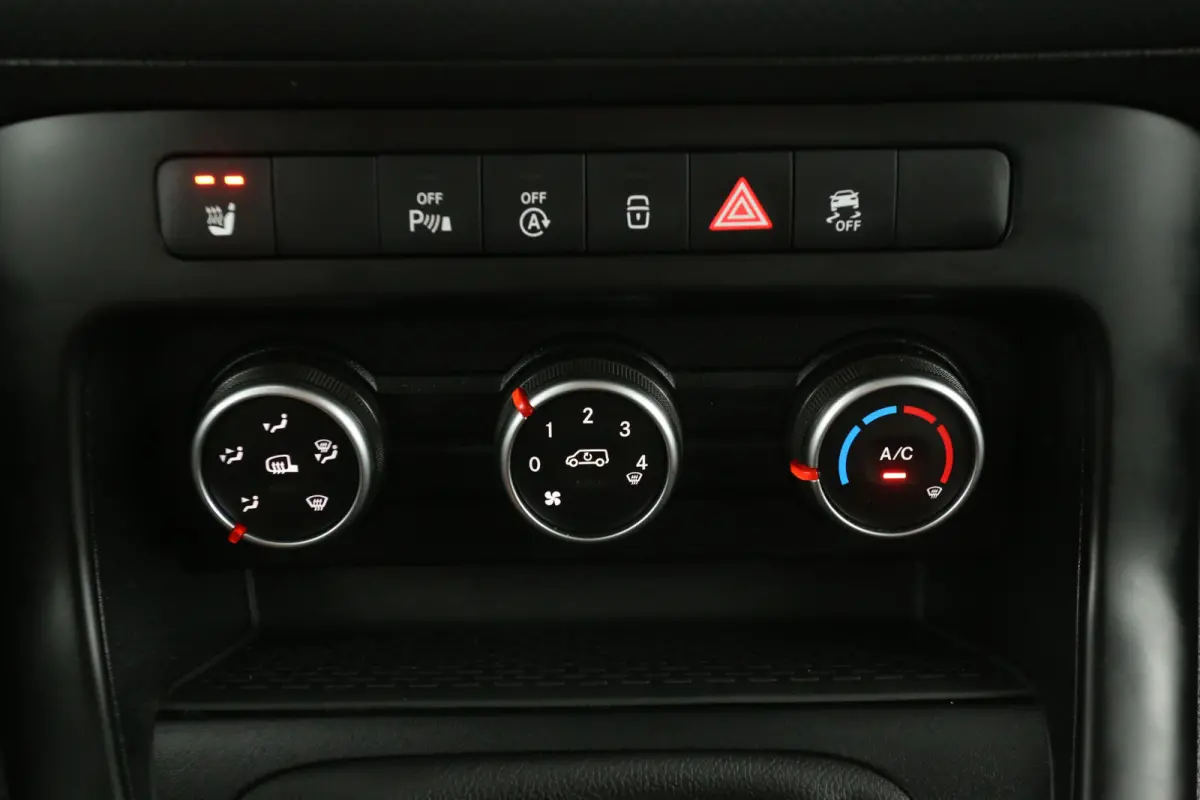 110 102PK | Benzine | 3 Zits | Airco | Cruise | Carplay | Trekhaak | Parkeersens.