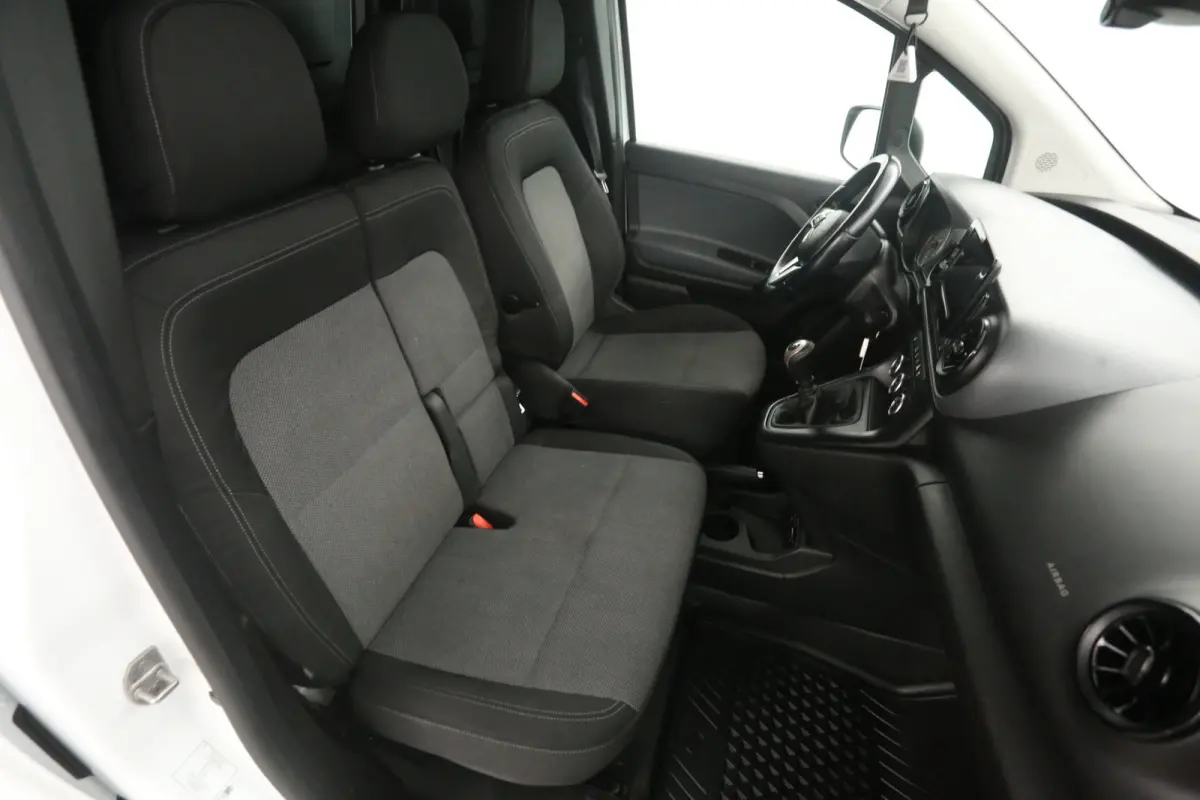 110 102PK | Benzine | 3 Zits | Airco | Cruise | Carplay | Trekhaak | Parkeersens.