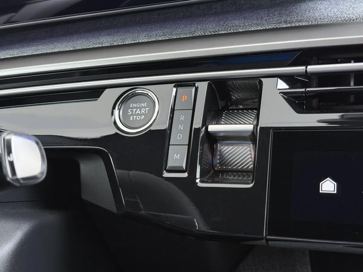 Allure 136pk Hybrid Automaat | Navigatie | Camera | Cruise control | Lichtmetalen velgen 19 inch | Apple Carplay en Android auto draadloos