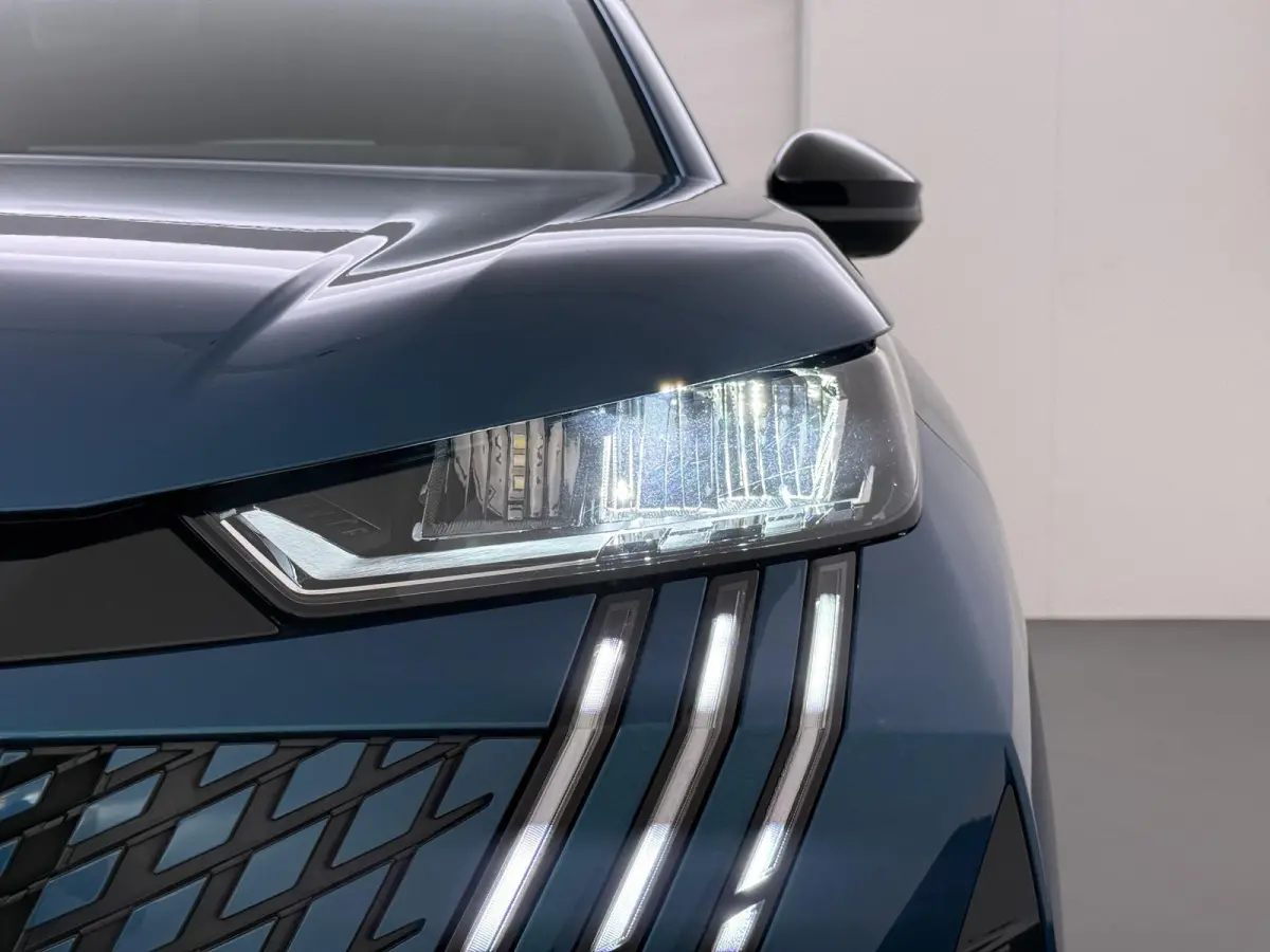 Allure 136pk Hybrid Automaat | Navigatie | Camera | Cruise control | Lichtmetalen velgen 19 inch | Apple Carplay en Android auto draadloos