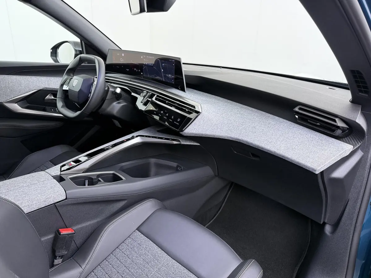 Allure 136pk Hybrid Automaat | Navigatie | Camera | Cruise control | Lichtmetalen velgen 19 inch | Apple Carplay en Android auto draadloos