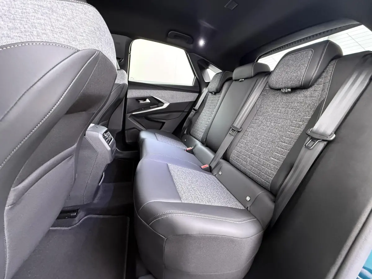 Allure 136pk Hybrid Automaat | Navigatie | Camera | Cruise control | Lichtmetalen velgen 19 inch | Apple Carplay en Android auto draadloos