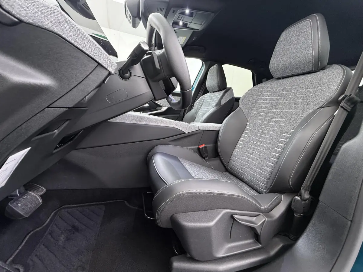 Allure 136pk Hybrid Automaat | Navigatie | Camera | Cruise control | Lichtmetalen velgen 19 inch | Apple Carplay en Android auto draadloos