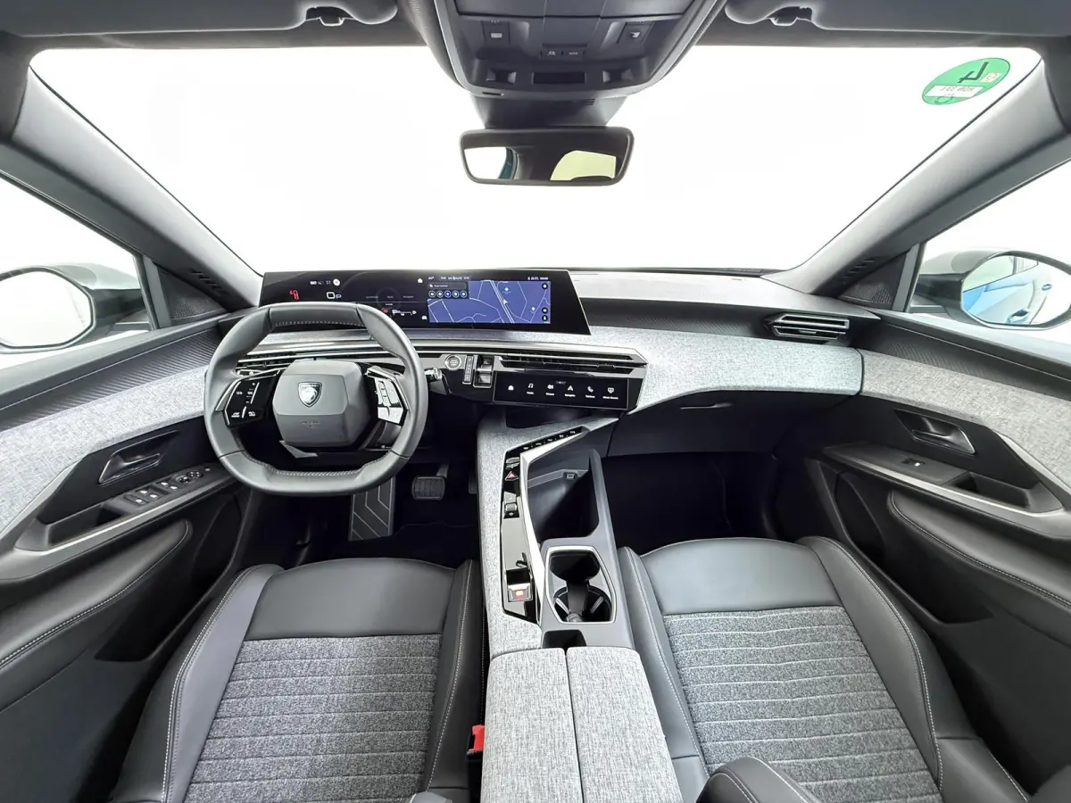 Allure 136pk Hybrid Automaat | Navigatie | Camera | Cruise control | Lichtmetalen velgen 19 inch | Apple Carplay en Android auto draadloos
