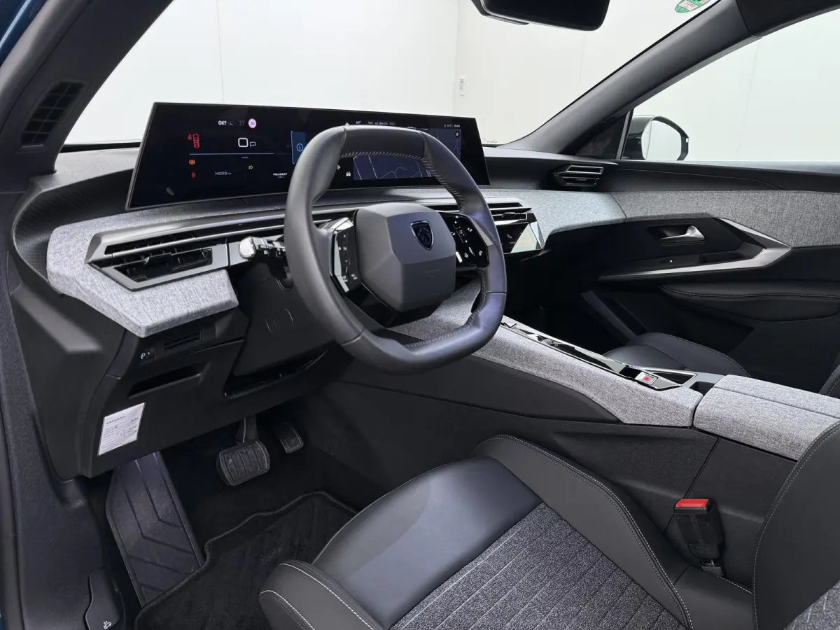 Allure 136pk Hybrid Automaat | Navigatie | Camera | Cruise control | Lichtmetalen velgen 19 inch | Apple Carplay en Android auto draadloos