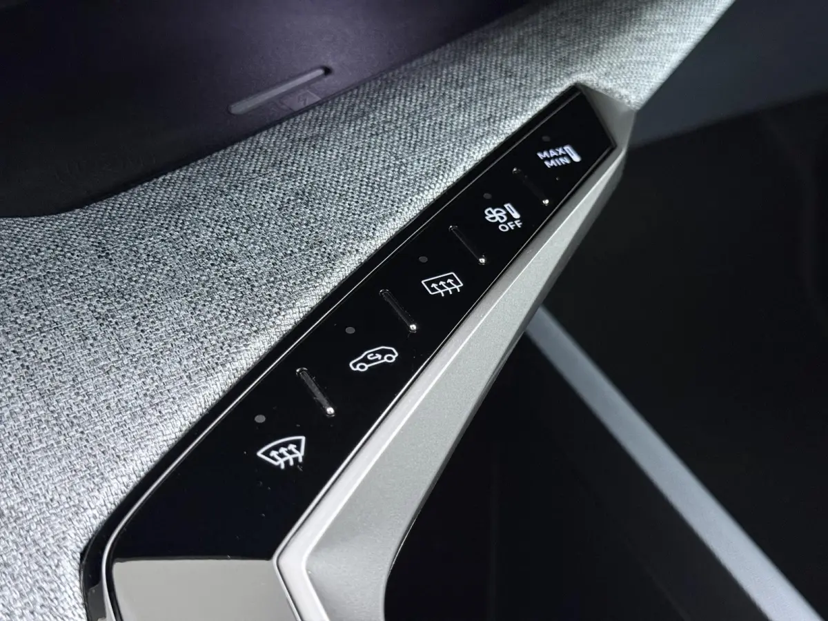 Allure 136pk Hybrid Automaat | Navigatie | Camera | Cruise control | Lichtmetalen velgen 19 inch | Apple Carplay en Android auto draadloos