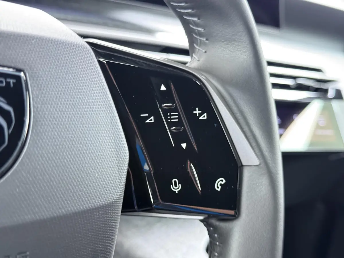 Allure 136pk Hybrid Automaat | Navigatie | Camera | Cruise control | Lichtmetalen velgen 19 inch | Apple Carplay en Android auto draadloos