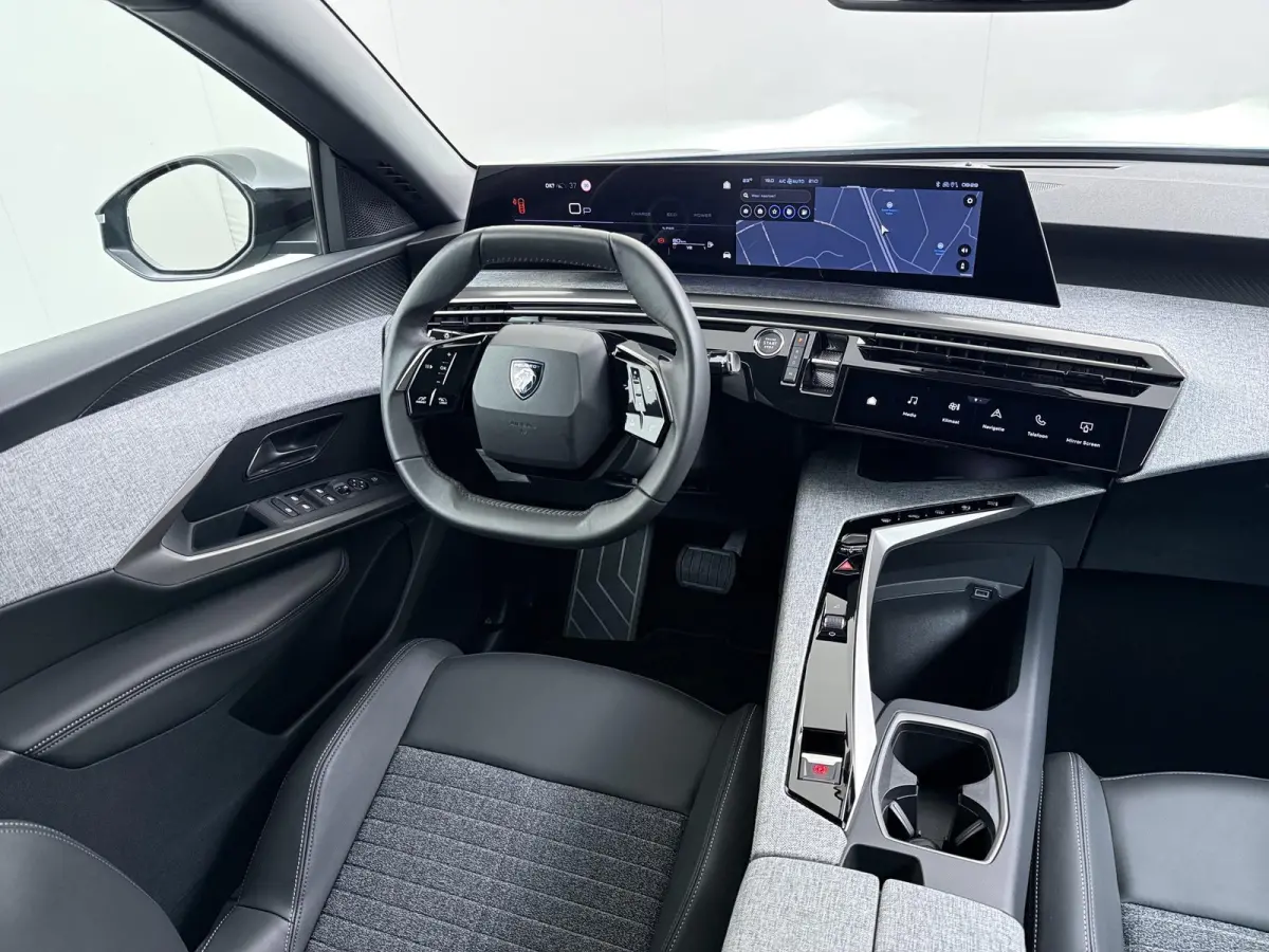 Allure 136pk Hybrid Automaat | Navigatie | Camera | Cruise control | Lichtmetalen velgen 19 inch | Apple Carplay en Android auto draadloos