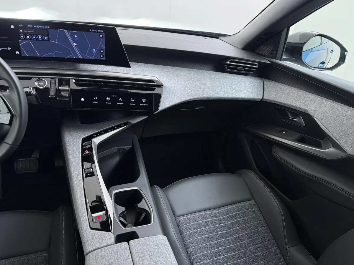 Allure 136pk Hybrid Automaat | Navigatie | Camera | Cruise control | Lichtmetalen velgen 19 inch | Apple Carplay en Android auto draadloos