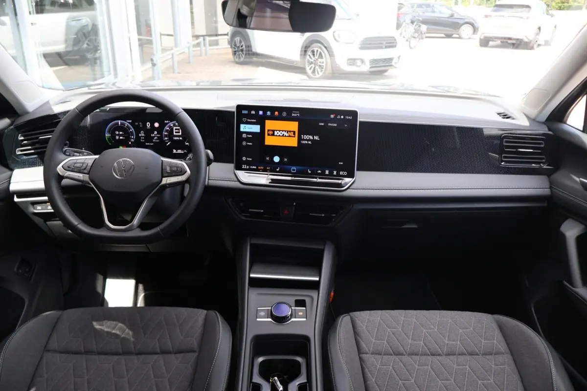 1.5 eHybrid 204pk Life Edition | SoH 100% | 360 Camera | Trekhaak | Adaptive Cruise | PDC | Carplay | Stoelverwarming