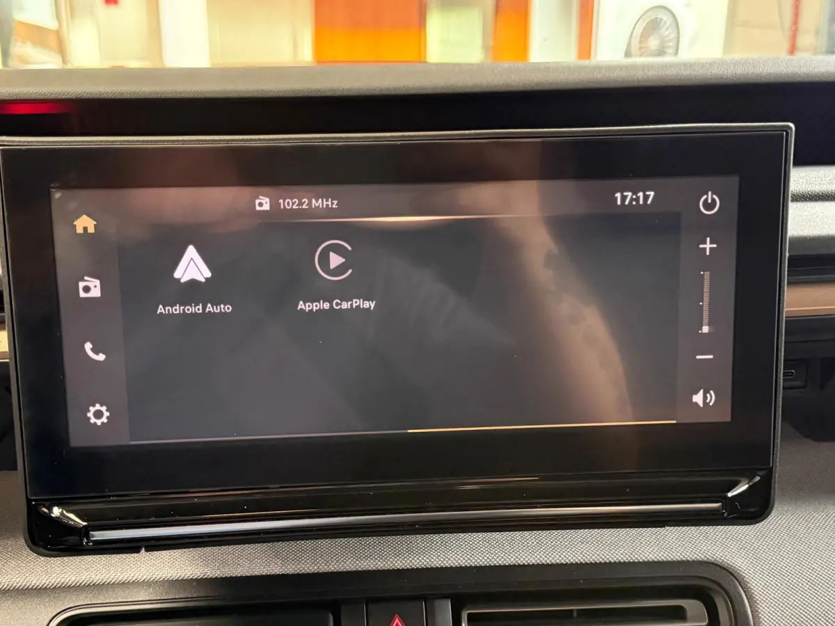 1.2 Hybrid 145pk Plus Automaat, camera, Carplay