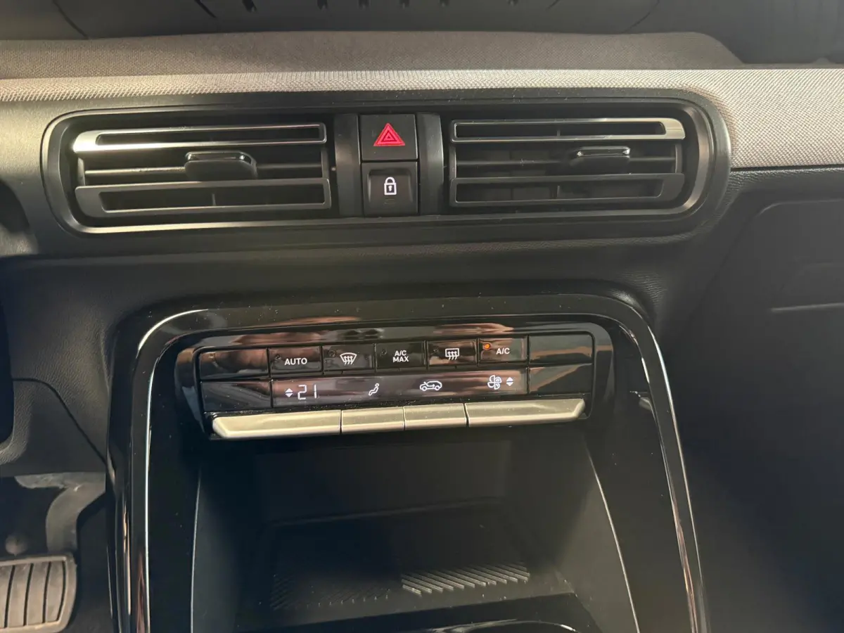 1.2 Hybrid 145pk Plus Automaat, camera, Carplay