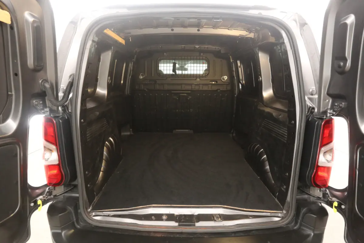 1.5 BlueHDI Club 131PK | Automaat | Airco | Camera | Cruise | Carplay | Trekhaak | LED