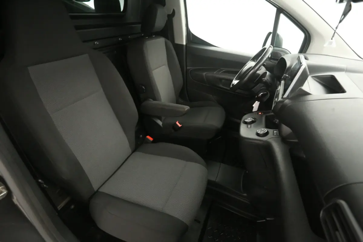 1.5 BlueHDI Club 131PK | Automaat | Airco | Camera | Cruise | Carplay | Trekhaak | LED