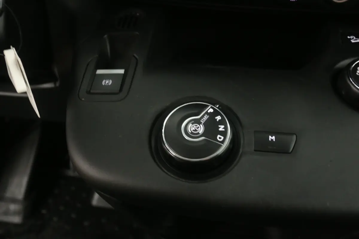1.5 BlueHDI Club 131PK | Automaat | Airco | Camera | Cruise | Carplay | Trekhaak | LED