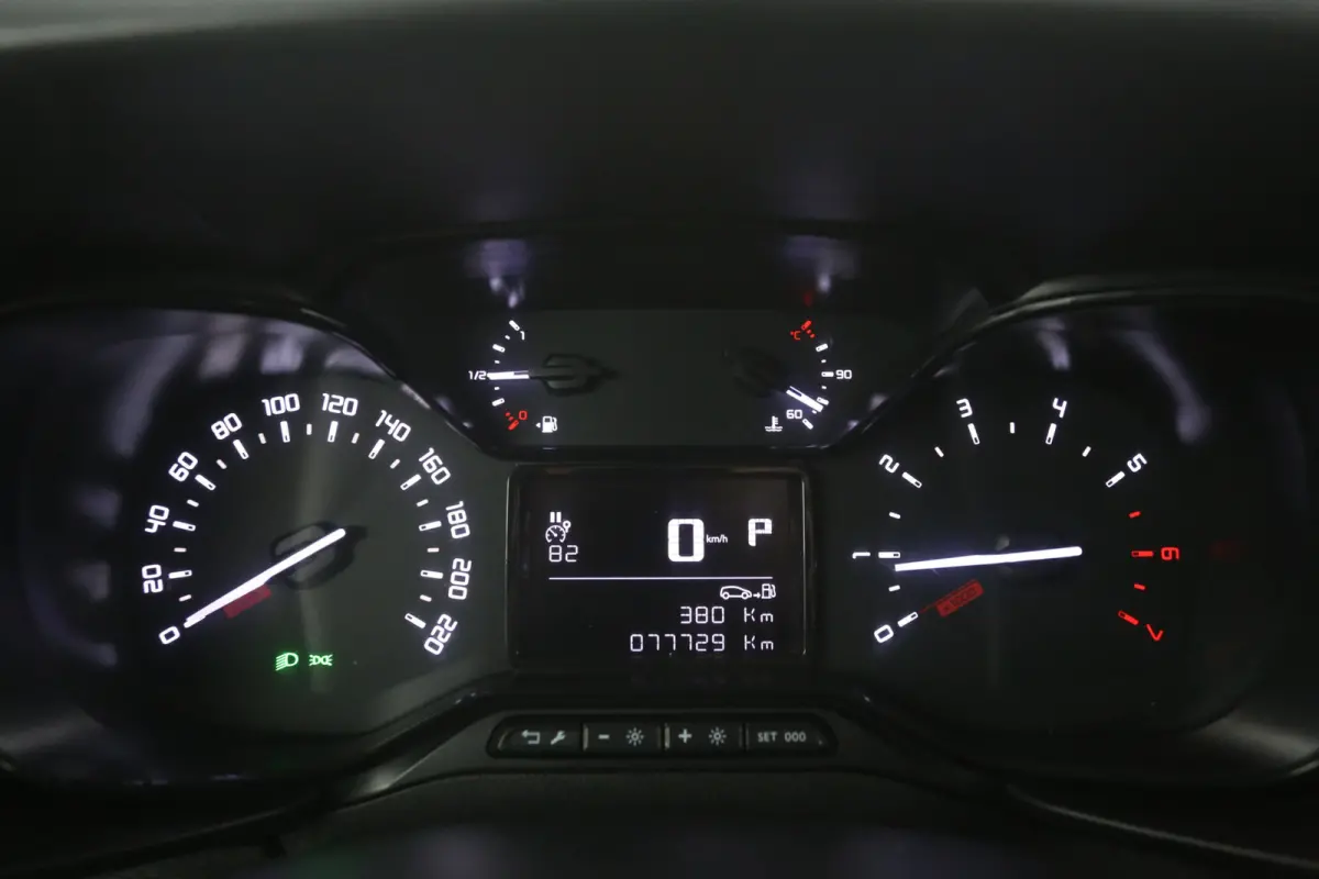 1.5 BlueHDI Club 131PK | Automaat | Airco | Camera | Cruise | Carplay | Trekhaak | LED